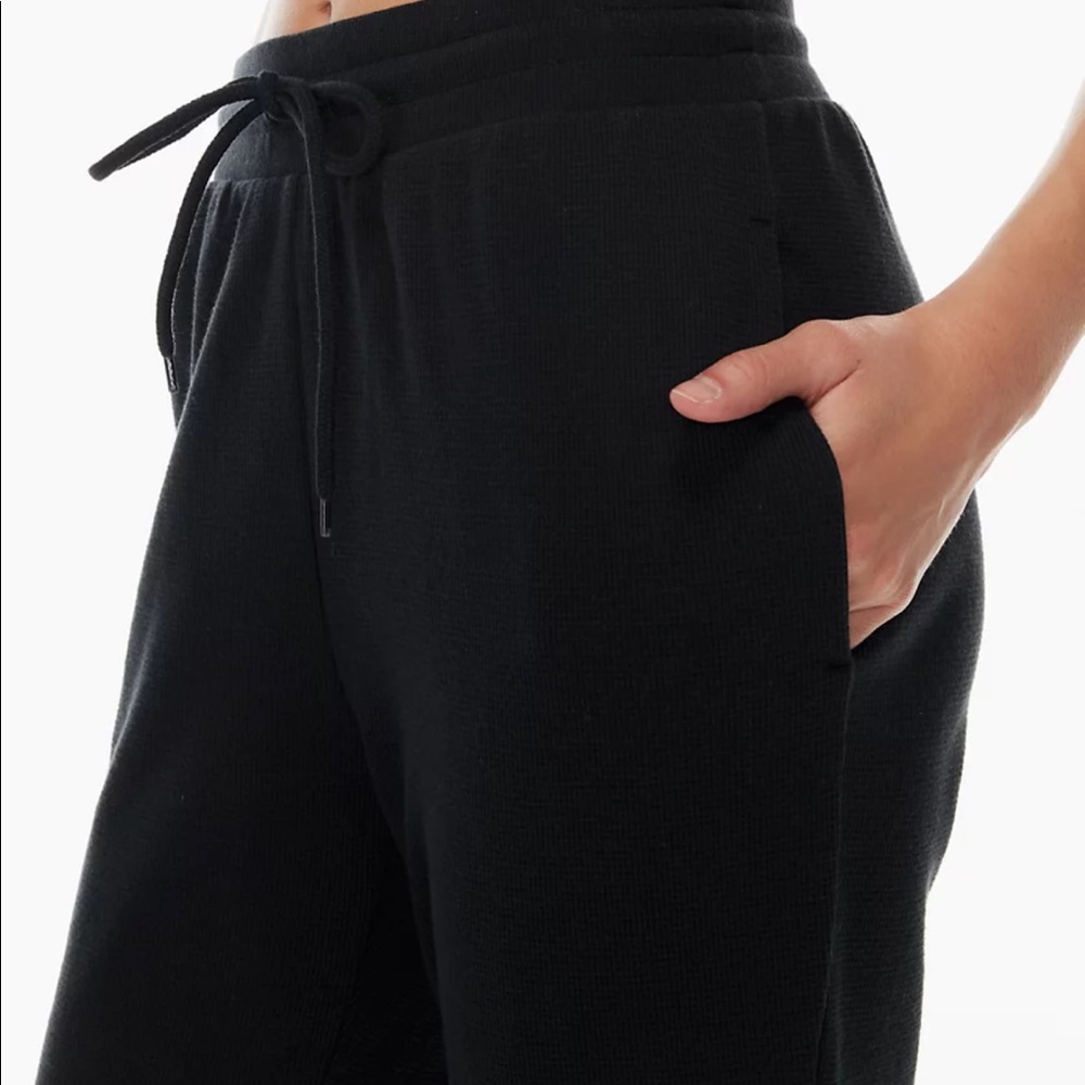 Aritzia // Sunday Best Joggers